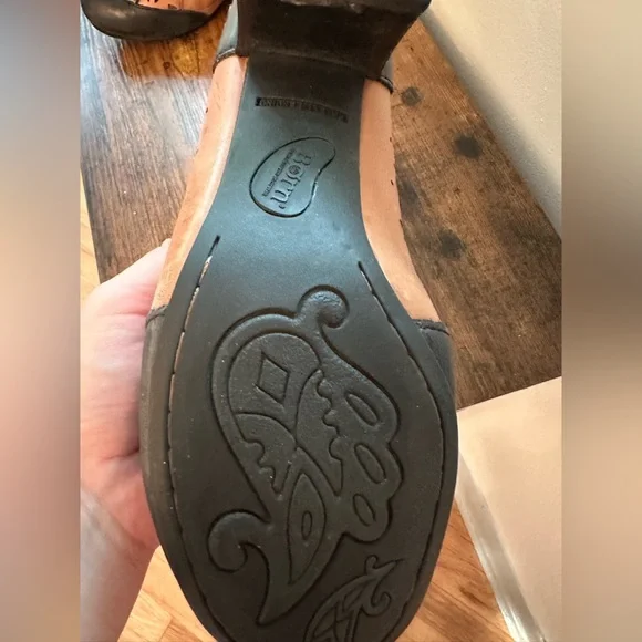 Børn brown Mary Janes with cut out and front tie. Size 8. - Picture 6 of 7